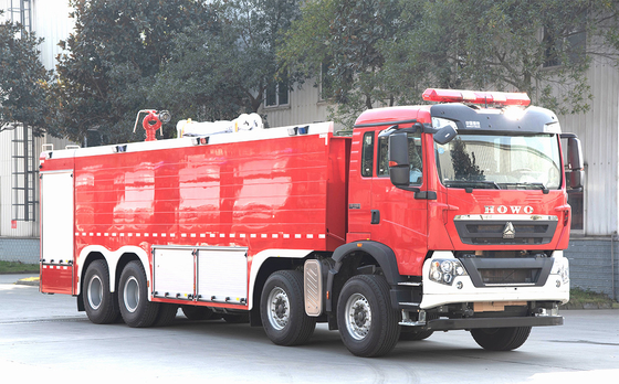 Sinotruk HOWO 25T โฟมน้ํา ป้องกันเพลิง รถบรรทุกคุณภาพดี รถยนต์พิเศษ โรงงานจีน