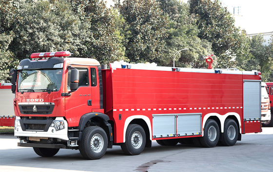 Sinotruk HOWO 25T โฟมน้ํา ป้องกันเพลิง รถบรรทุกคุณภาพดี รถยนต์พิเศษ โรงงานจีน